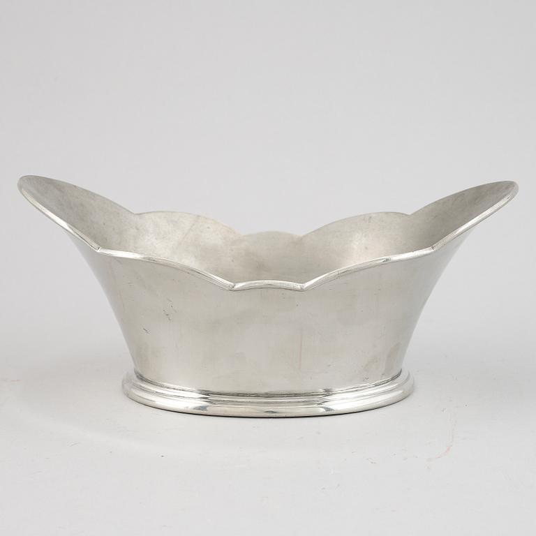 NILS FOUGSTEDT, a pewter jardiniere, Firma Svenskt Tenn Stockholm 1930.