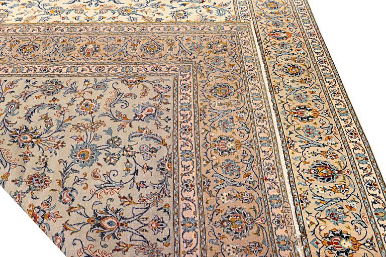 A Kashan carpet, c. 380 x 276 cm.
