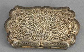 DOSA, silver och emalj, möjligen Tyskland, omkr år 1900. Vikt ca 70 gram.