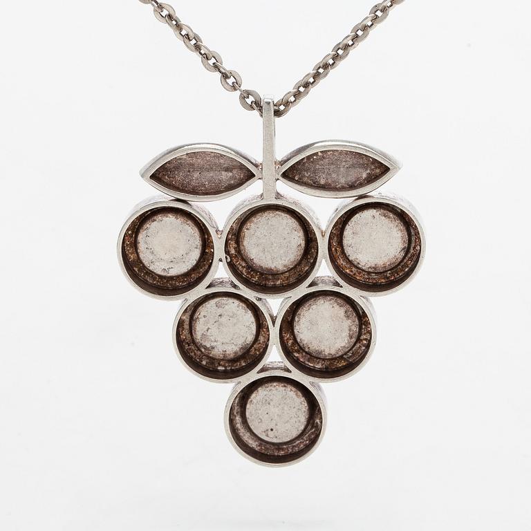 Nanny Still, hänge, silver, titan.