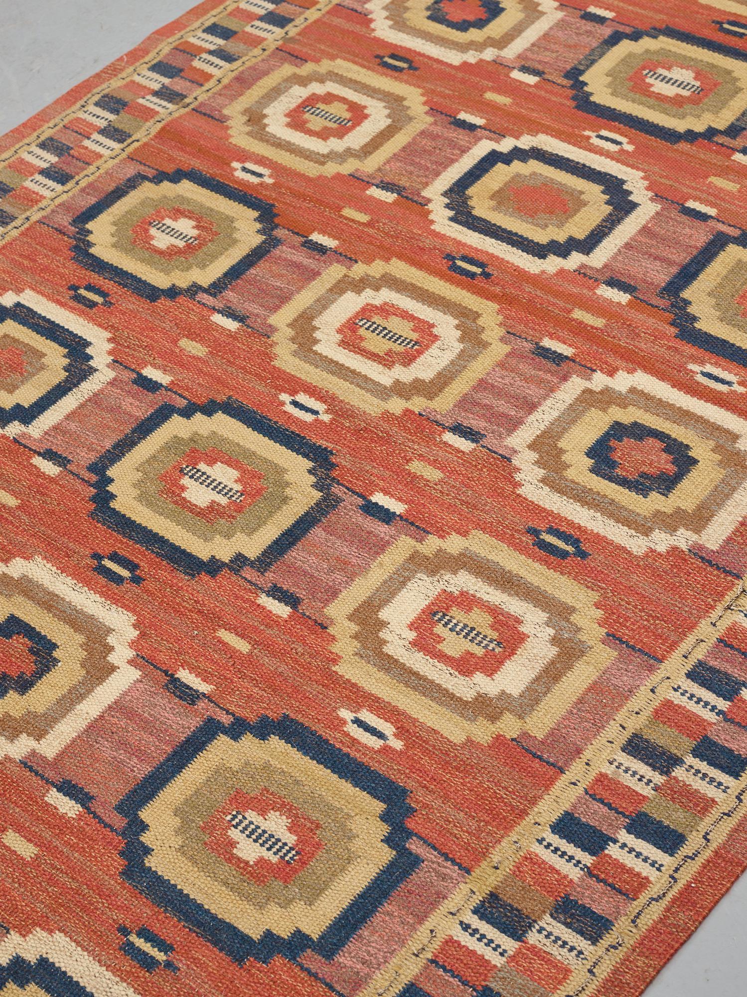 Märta Måås-Fjetterström, Matto, "Röda åttan", flat weave, ca 290,5 x 168-172 cm, signed MMF.