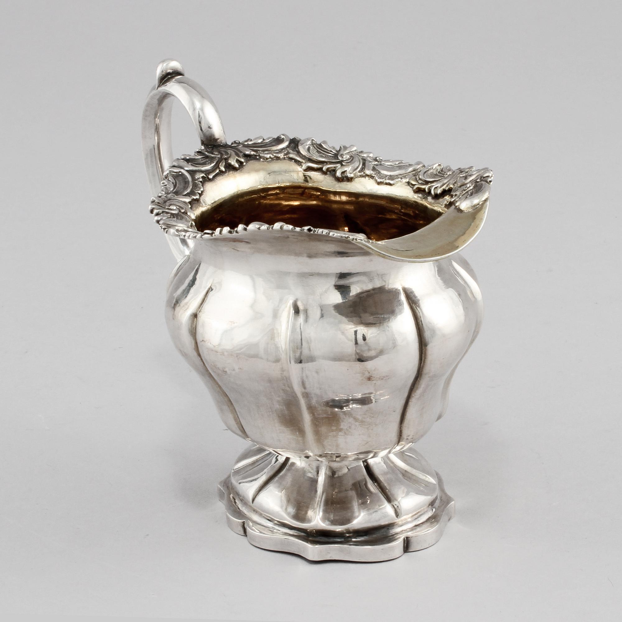 KANNA, silver, troligen kontrollmästarstämpel av Dimitry Ilyich Tverskoy, St. Petersburg, Ryssland, 1844. Vikt 144 g.