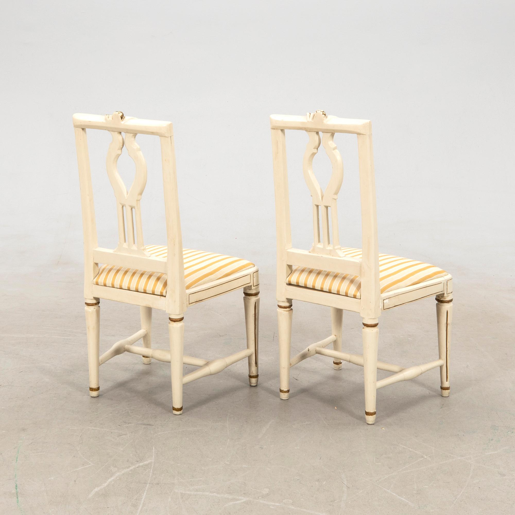 Stolar ett par, sengustavianska Lindomearbeten 1800-talets första hälft.