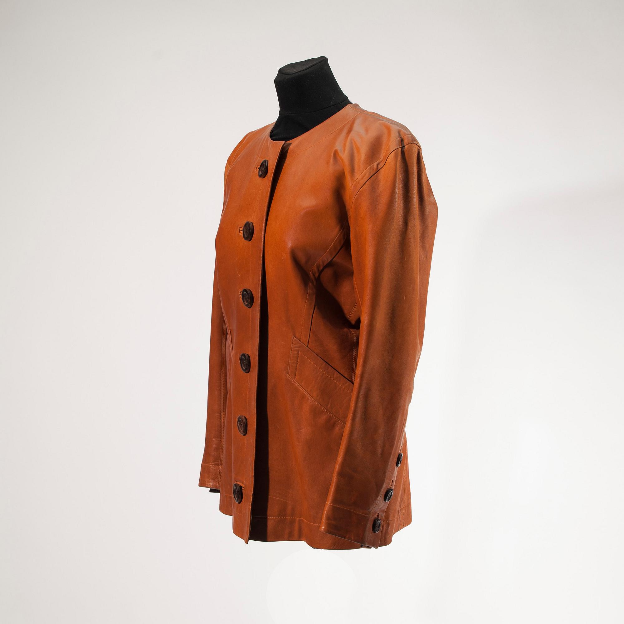 JACKA, Yves Saint Laurent.