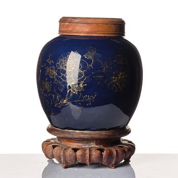 A blue glazed jar, Qing dynasty, 18th century.