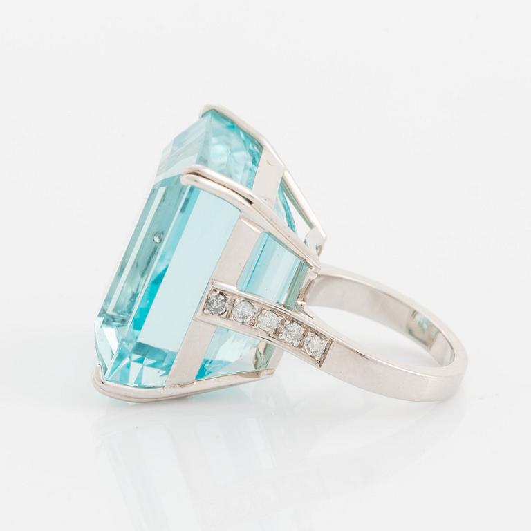 An 18K white gold ring set with a step-cut aquamarine.