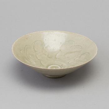 A Chinese earthenware bowl, Song/Ming dynasty.