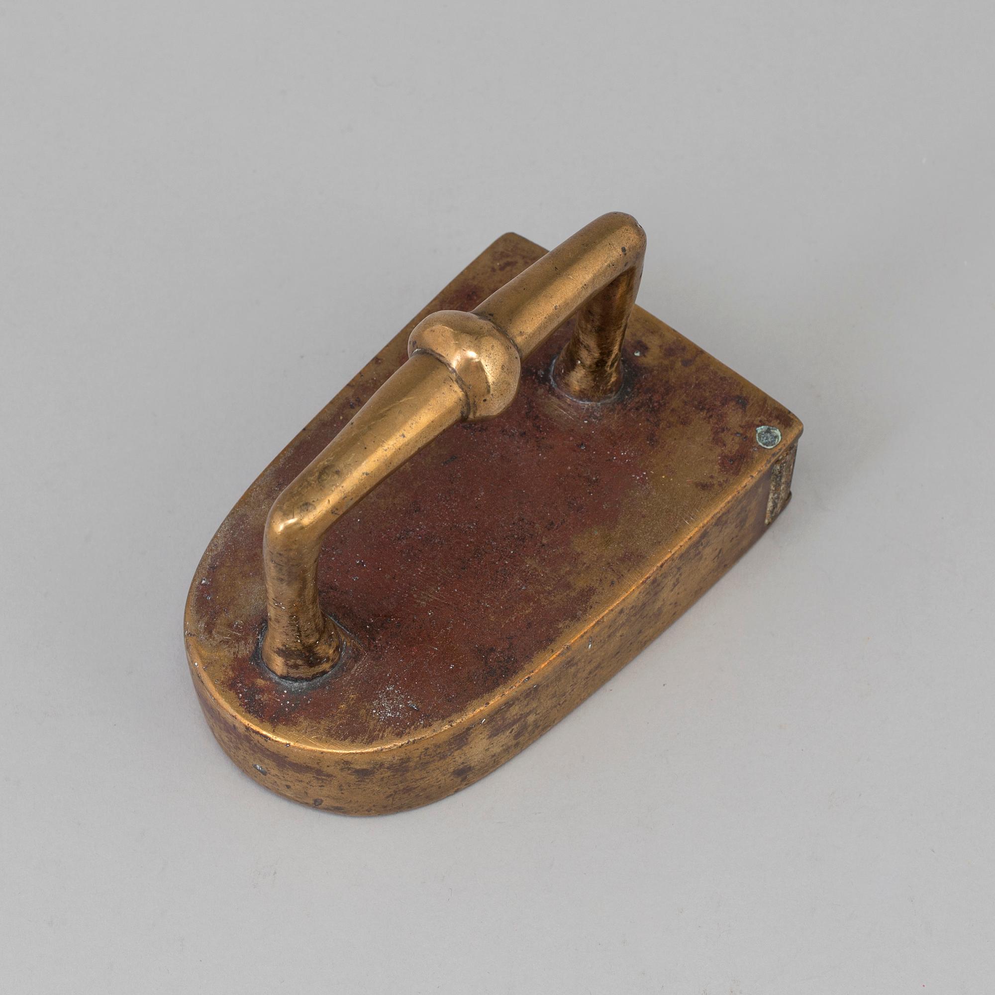STRYKJÄRN, brons, 1600-tal.