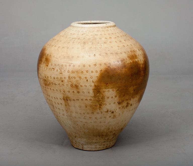 Toini Muona, A CERAMIC FLOOR VASE.