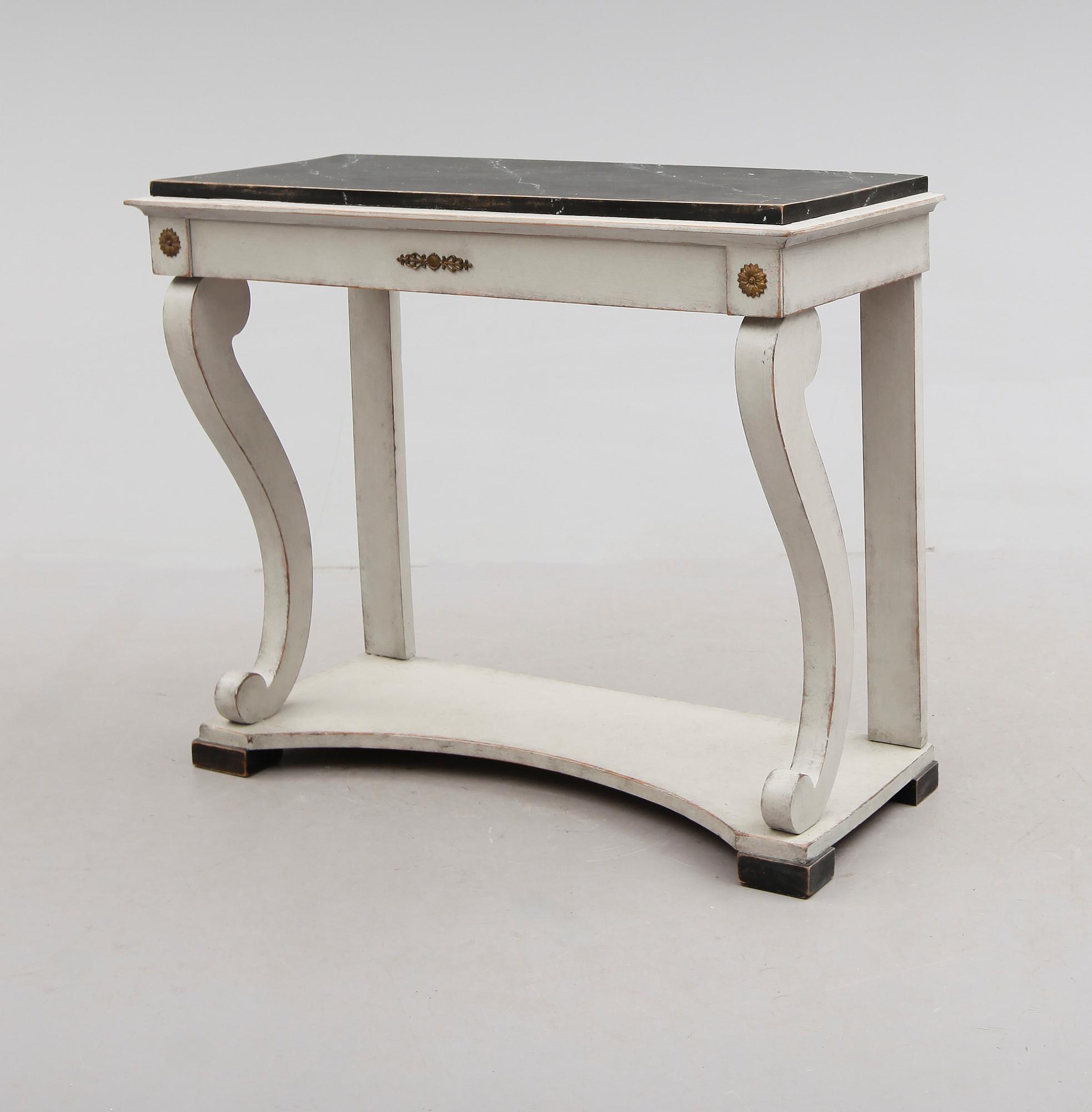 KONSOLBORD, Karl Johan, 1800-talets mitt.
