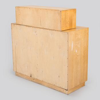 Aino Aalto, kaappi, malli 808 ja vitriini, malli 214 O.Y. Huonekalu- ja Rakennustyötehdas A.B. 1950-luvun alku.