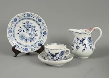 SERVISDELAR, 6 delar. Porslin, Meissen "Lökmönstret".