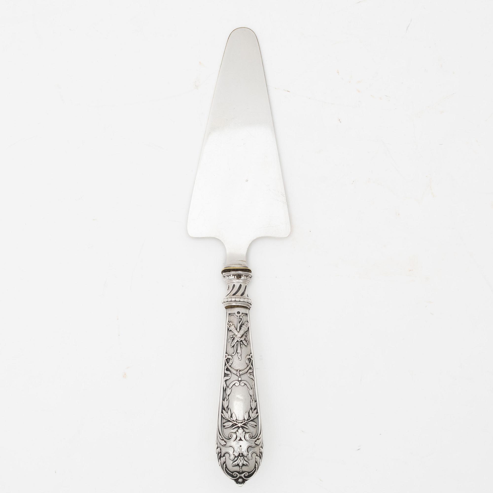 A French silver cake server, mark of Edouard Ernie, Paris after 1882.