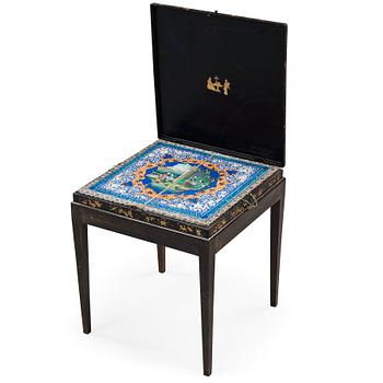 103. A lacquered table/box with liner, Qing dynasty, 19th Century.