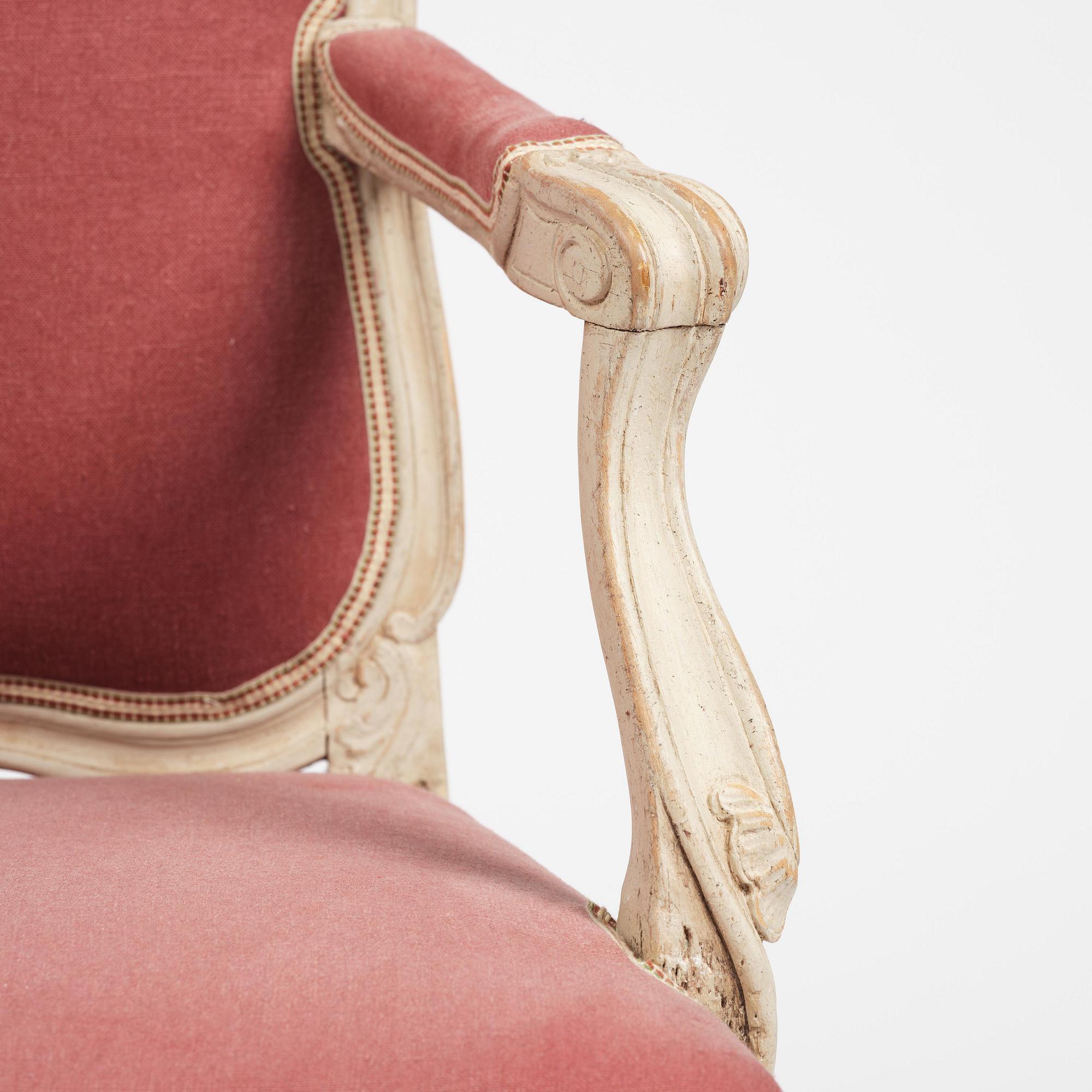 A large pair of Swedish Rococo armchairs in the manner of O Höglander (1750-1765).