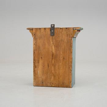 VÄGGSKÅP, allmoge. 1800-talets första hälft.