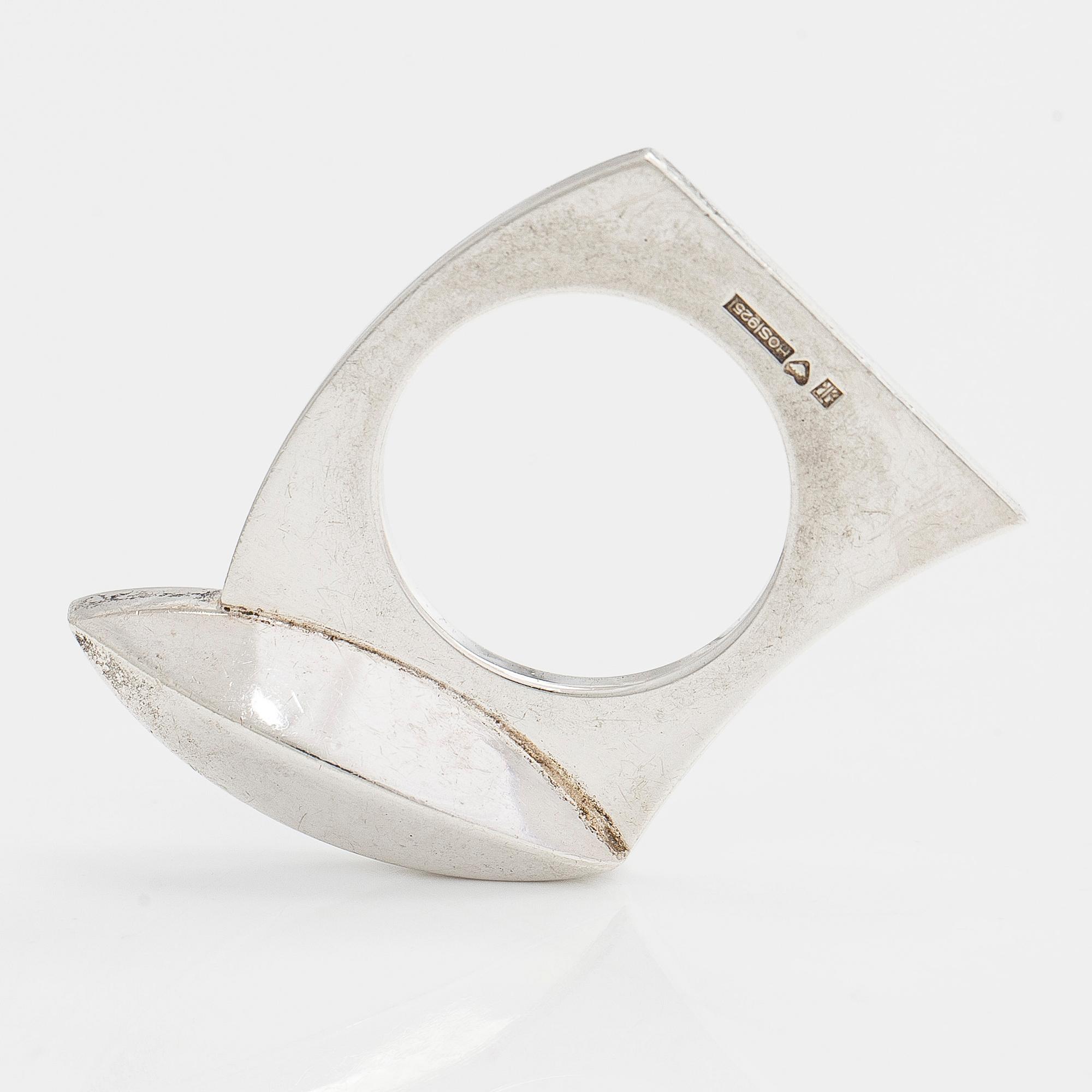 Ring, sterlingsilver och emalj. Kaunis koru, Helsingfors.