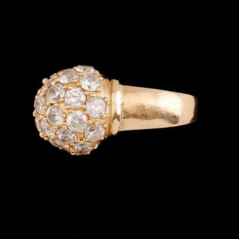 RING, 14 k guld, vita stenar. Vikt 5 g.