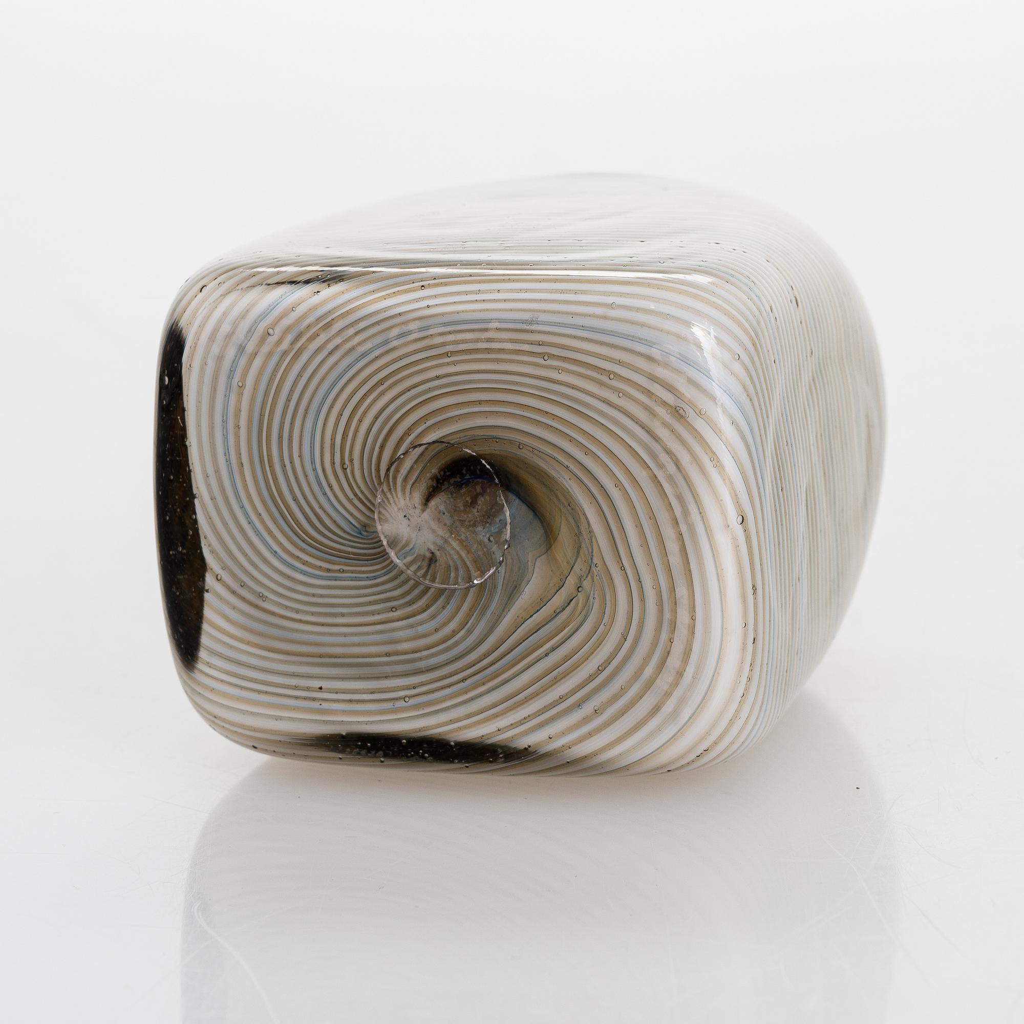 Heikki Orvola, a filigree glass bottle, signed Heikki Orvola Nuutajärvi Notsjö.