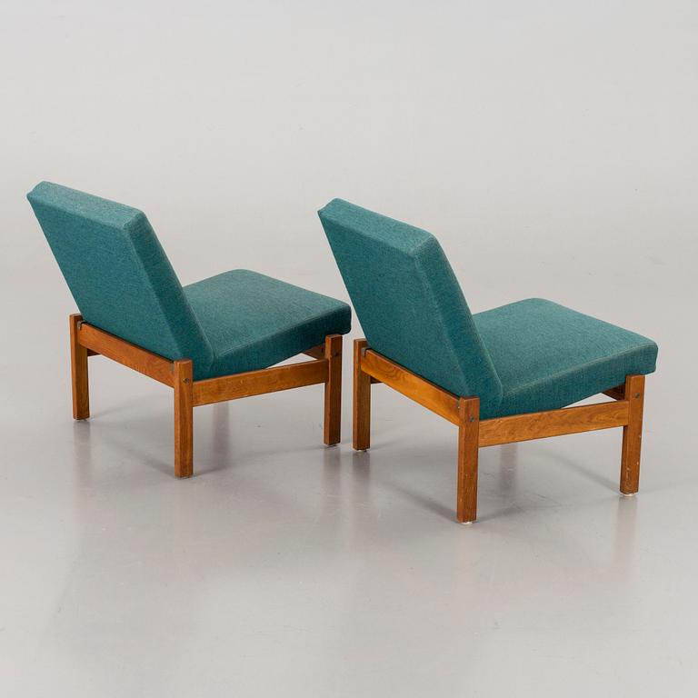 YNGVE EKSTRÖM, "Domino" fåtöljer ett par samt bord för Swedese 1960-tal.