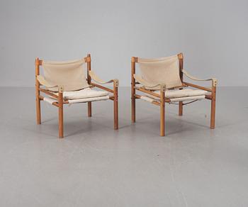 FÅTÖLJER, ett par. "Sirocco", Arne Norell, modellen formgiven 1964. CITES-intyg medföljer.