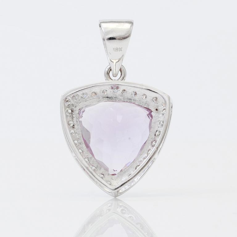 HÄNGE, ametist ca 12,75 ct, briljantslipade diamanter totalt ca 0,80 ct.