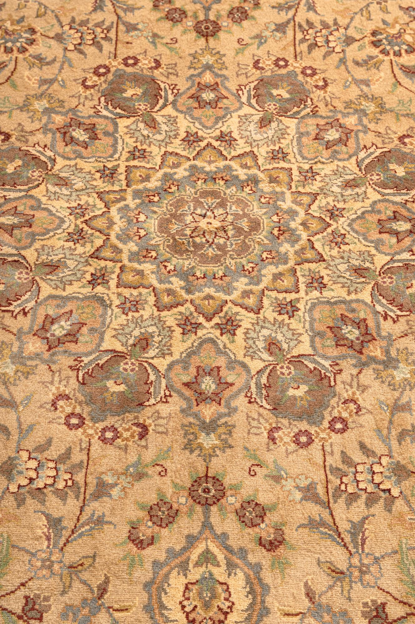 Carpet, Kashmir, ca 250 x 175 cm.
