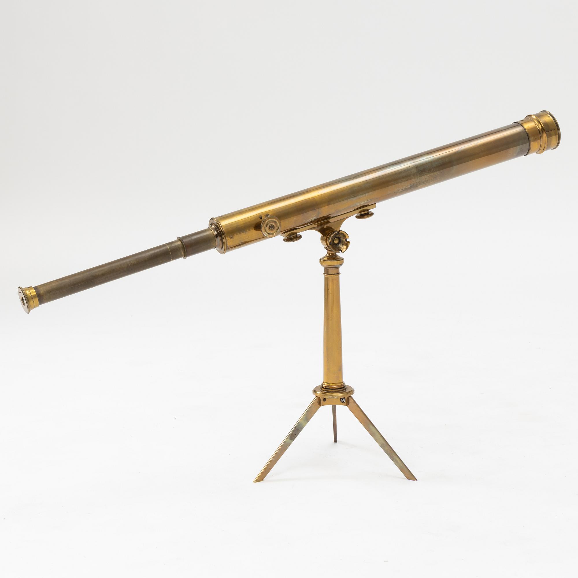 A telescope on a tripod, 19th/20th century.