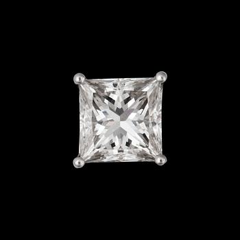 1140. A Graff princess-cut diamond earring, 2.03 cts. Quality F/VVS2. Serial No 13558.