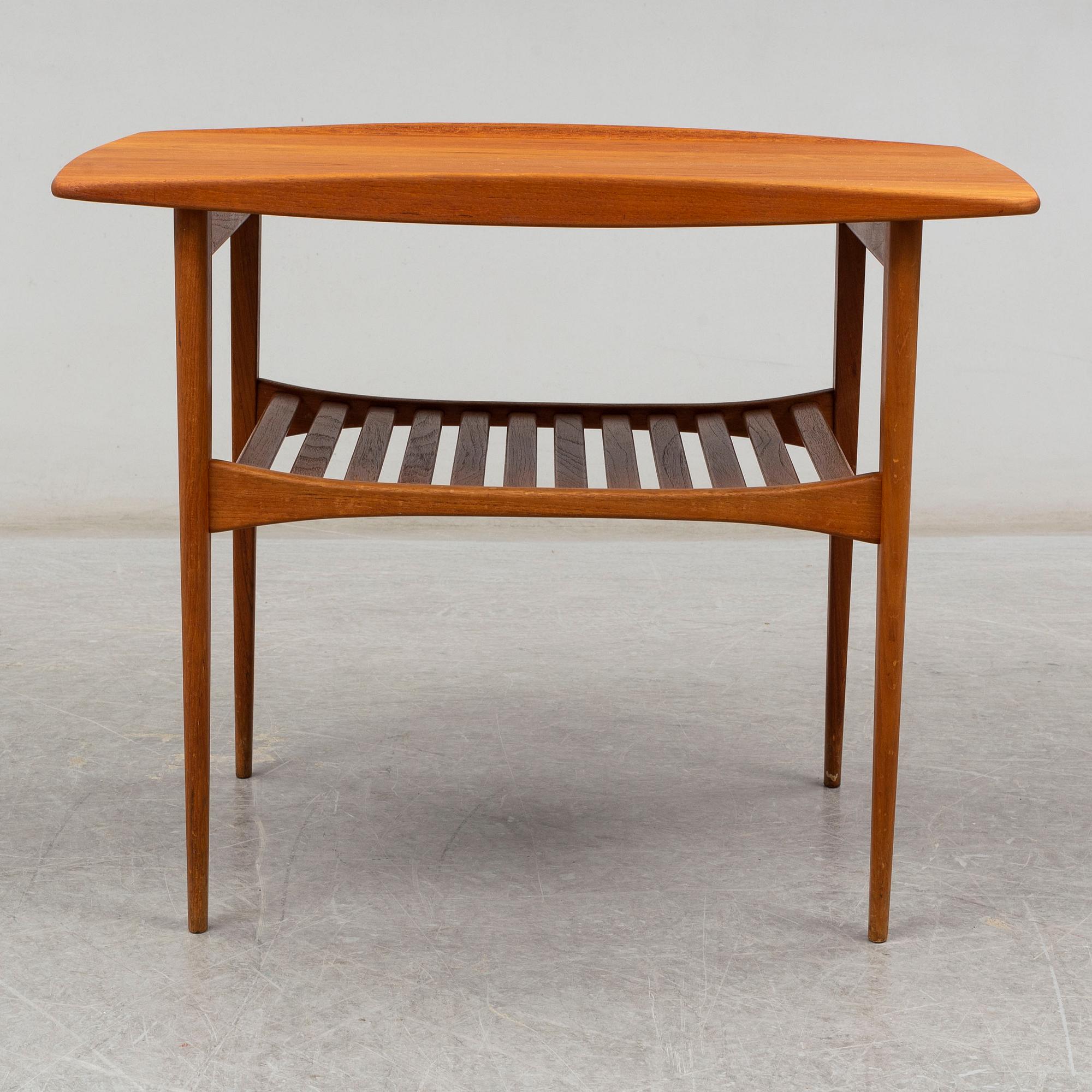TOVE & EDVARD KINDT LARSEN, a coffee table, model nr 510. France & Søn, Denmark, 1950s.