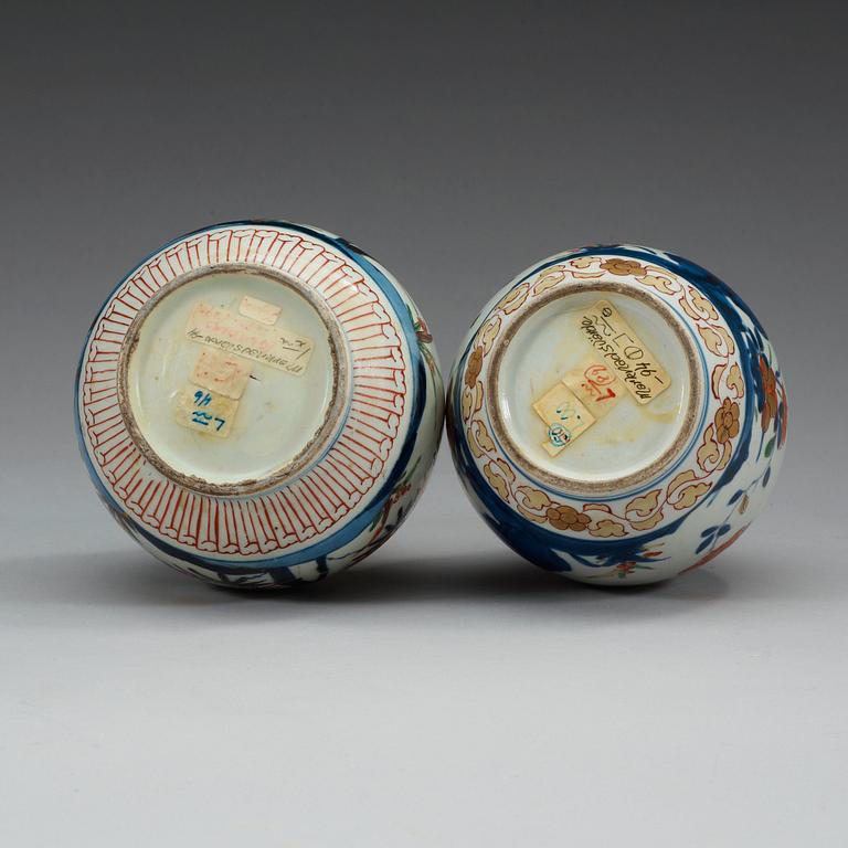 Two Japanese imari vases, Genroku, circa 1700.