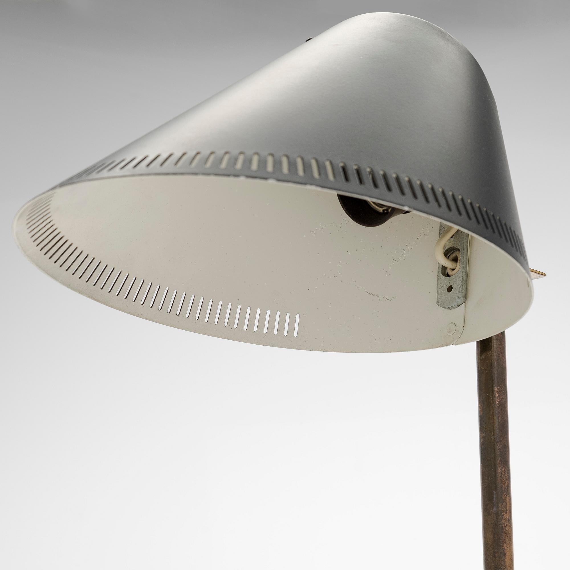Paavo Tynell, a Mid-20th Century table lamp, model 9227 for Taito / Idman.