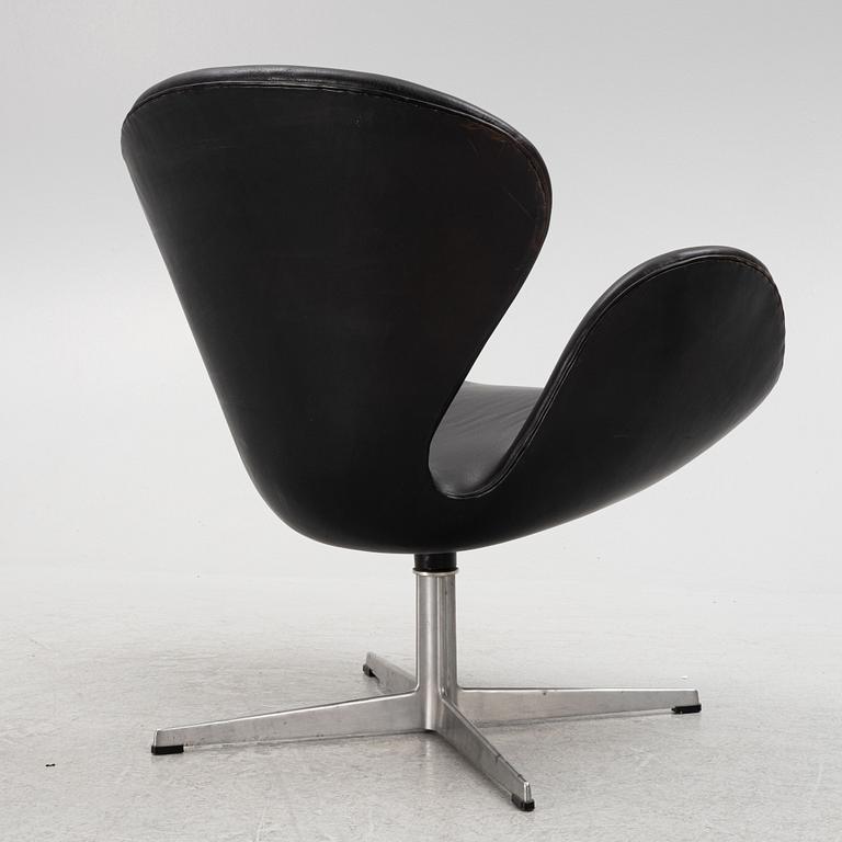 Arne Jacobsen, fåtölj, "Svanen" Fritz Hansen, Danmark, 1960-tal.