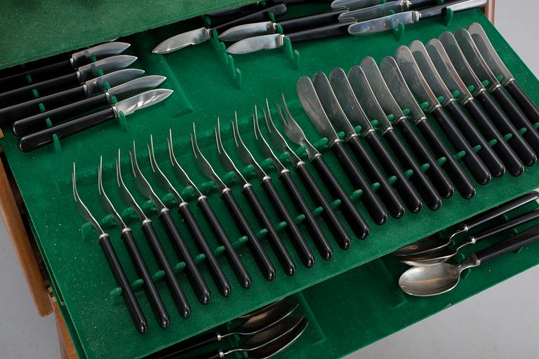 BESTICKSERVIS I SCHATULL, 127 delar, 1900-talets mitt.