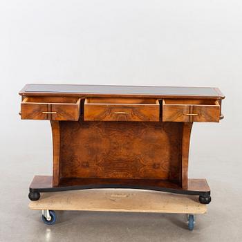 Sideboard, 1900-talets mitt.