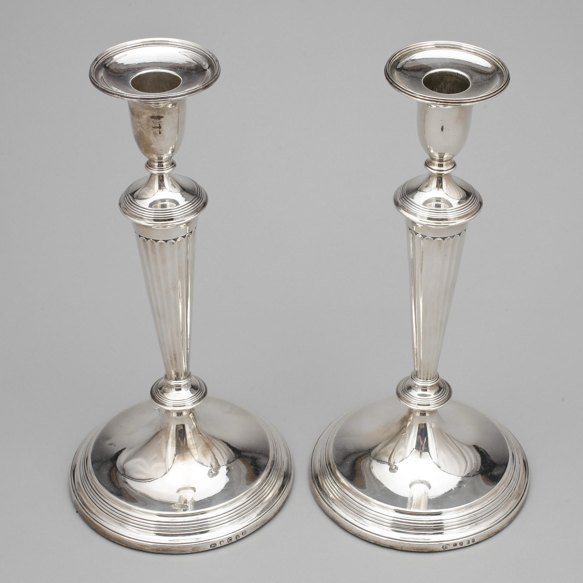 LJUSSTAKAR, ett par, silver, 
John Scofield, London, 1798.
