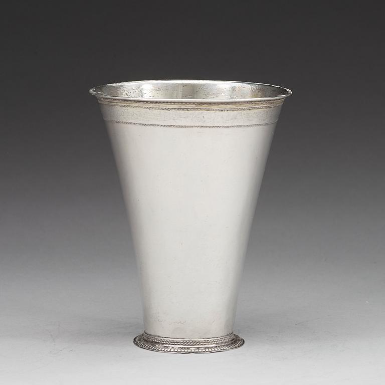 JOHAN HENRIK FLORENTZ ORTH (verksam i Göteborg 1730-1754), bägare, silver.