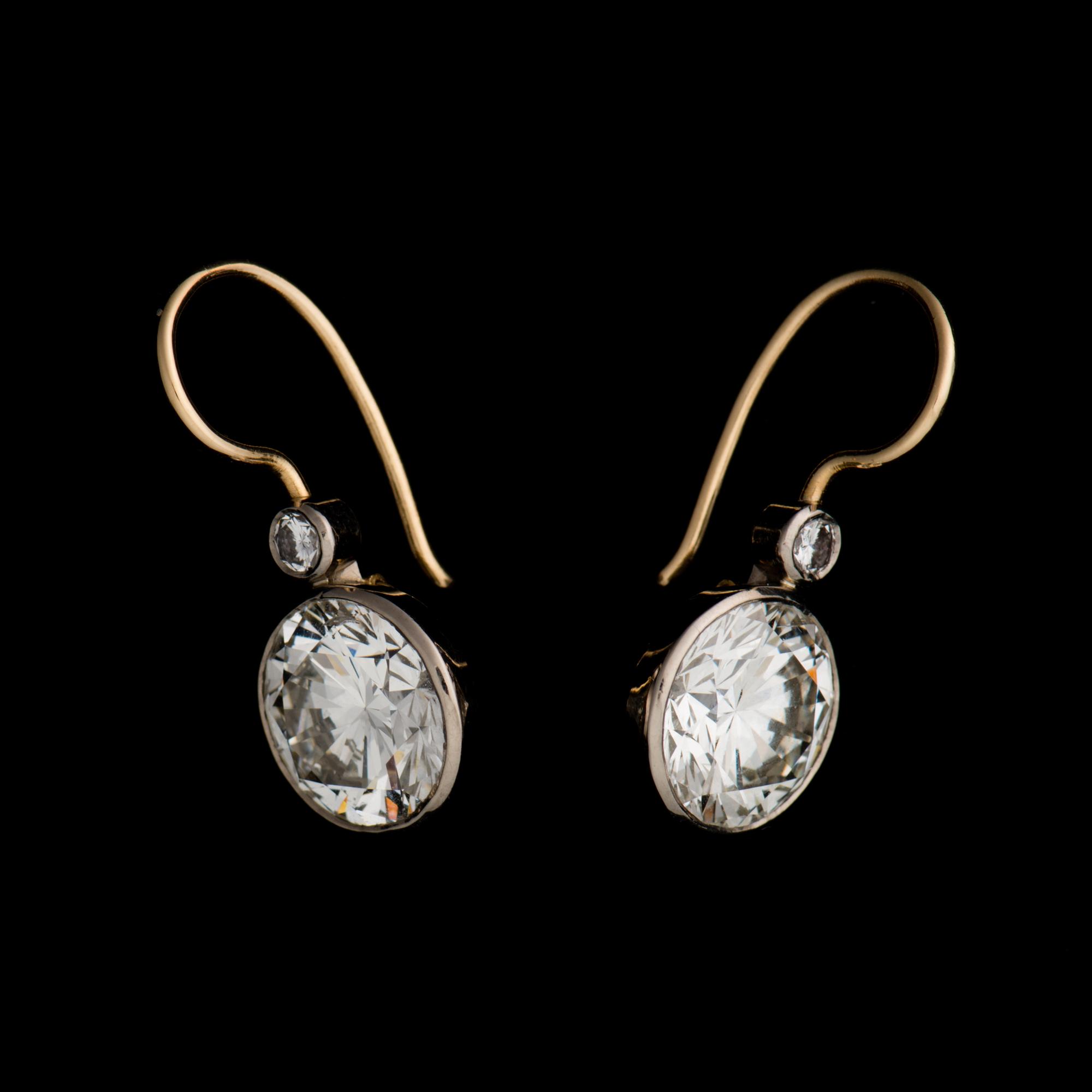 ÖRHÄNGEN, briljantslipade diamanter, 18K guld och vitguld. A. Tillander 1989.