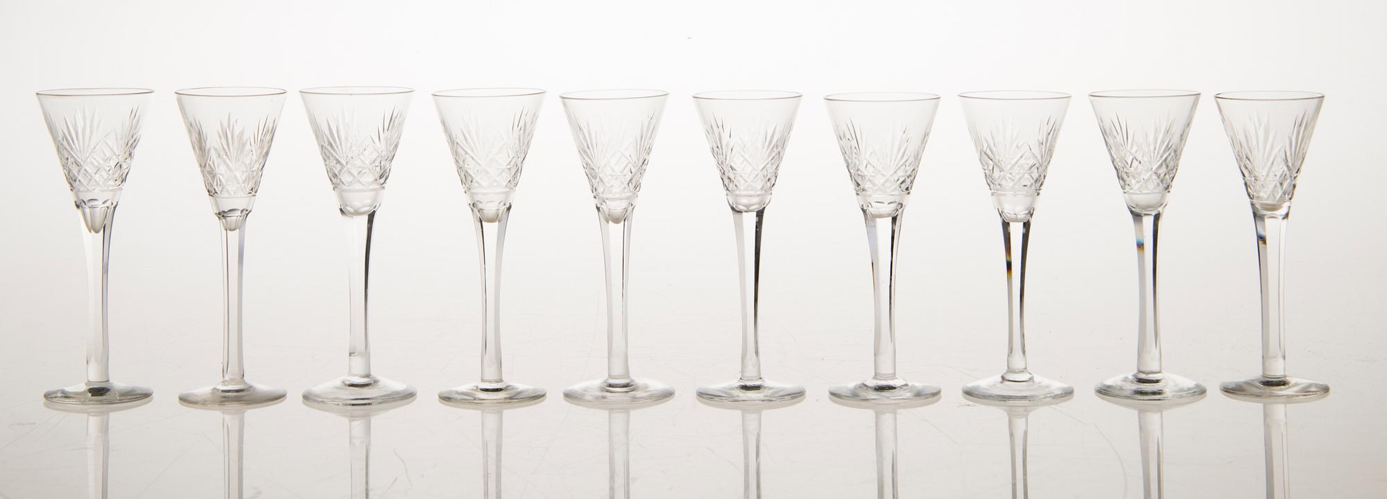 GLASSERVISDELAR, 37 st, "Yrjö", 17 st, och "Aino" 20 st, Riihimäen Lasi.