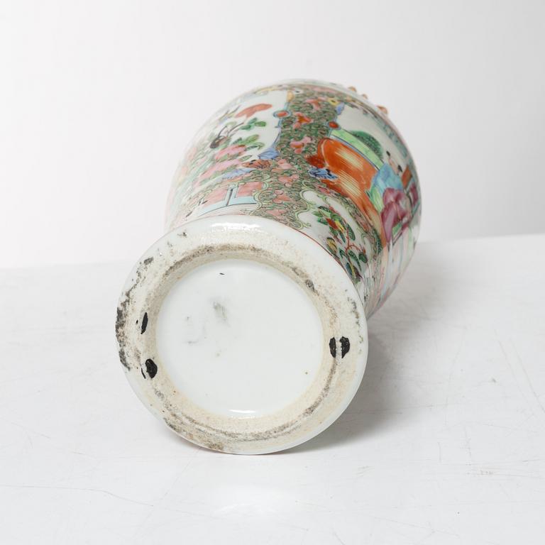 Urna med lock, porslin, Kina, Kanton, 1900-tal.