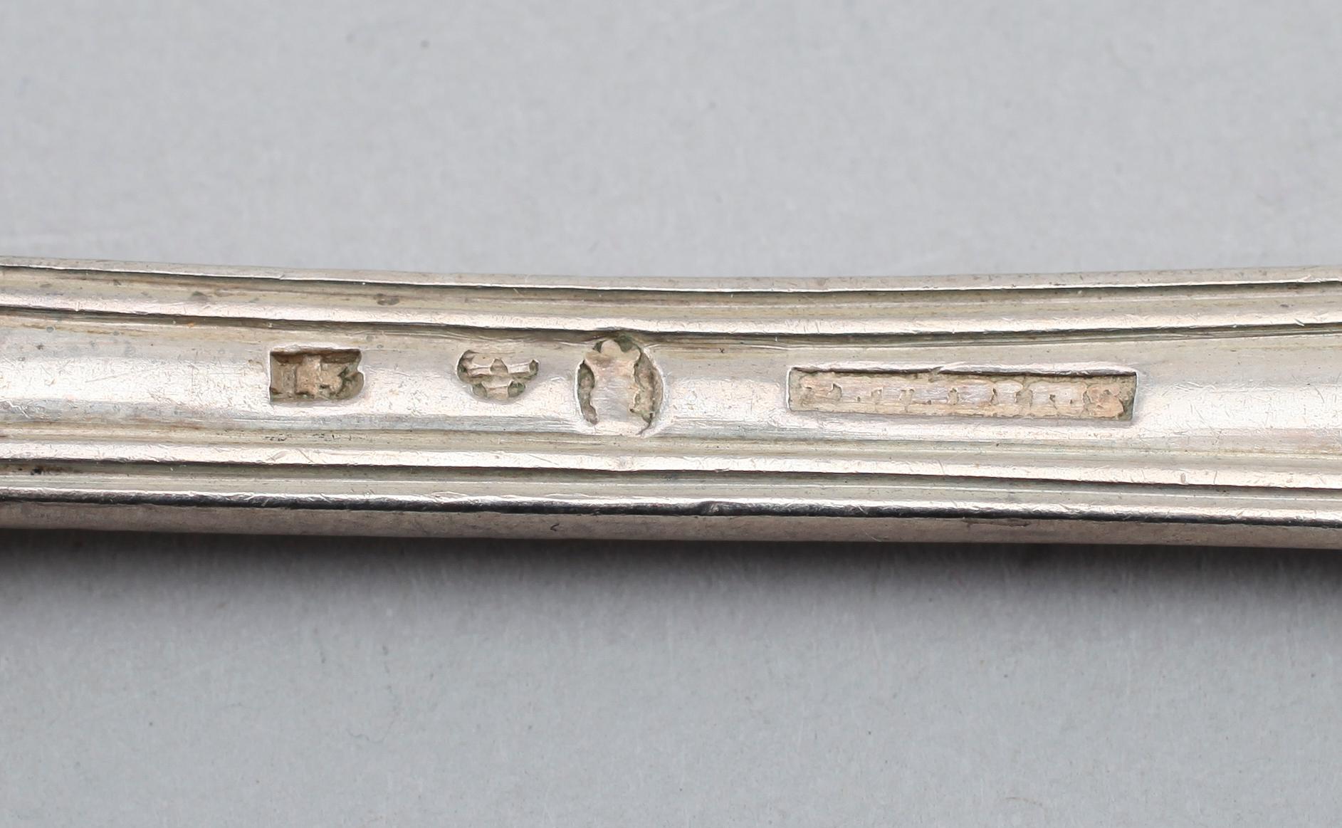 SKEDAR, 9 st, silver, 1900-talets första hälft. Total vikt ca 180 g.