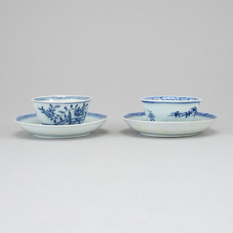 A pair of blue and white cups, Qing dynasty, Qianlong (1736-95).