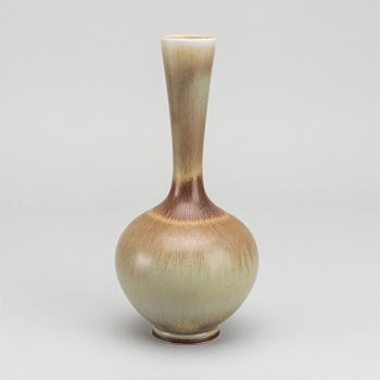 A STONEWARE VASE BY BERNDT FRIBERG FOR GUSTAVSBERGS STUDIO.