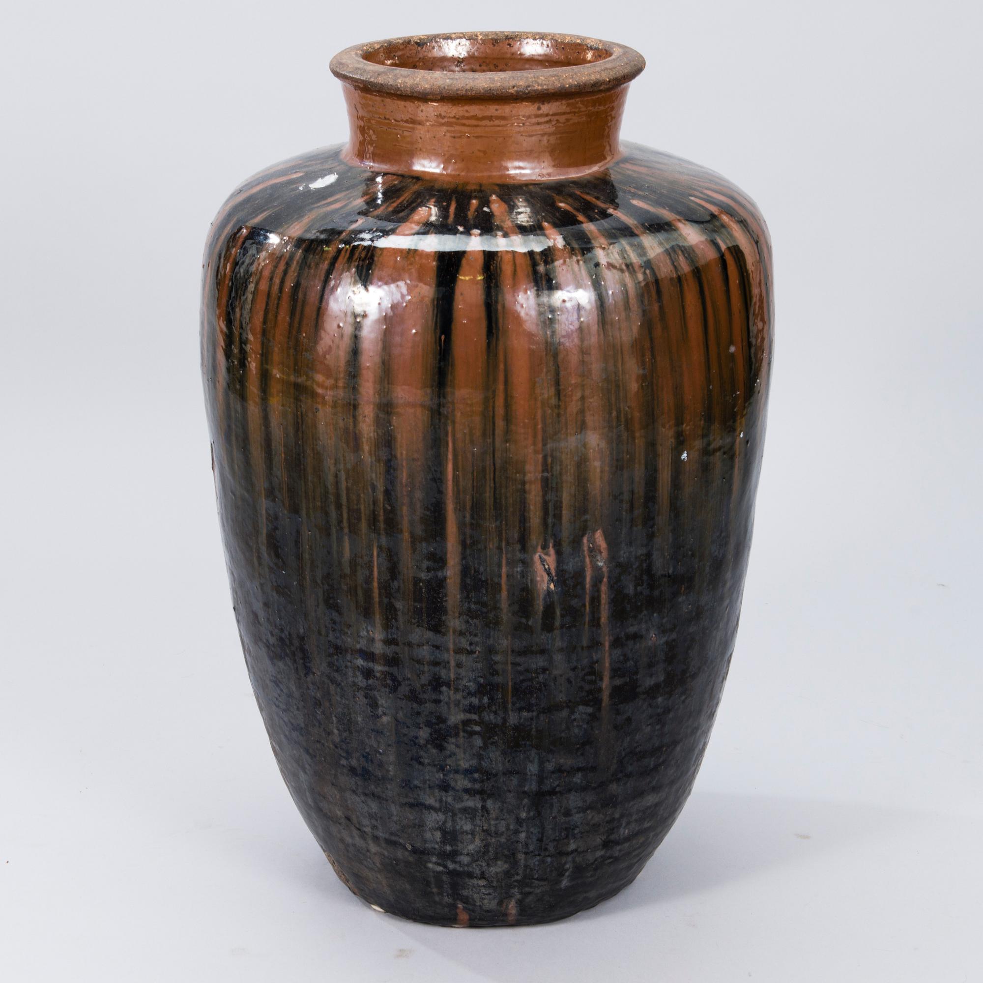 LARGE URN, ceramic, China, late 20th century.