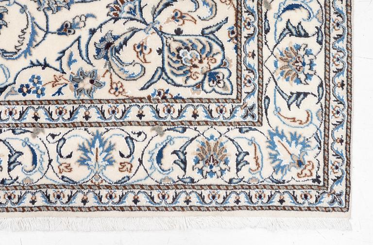A Nain carpet, c. 275 x 195 cm.