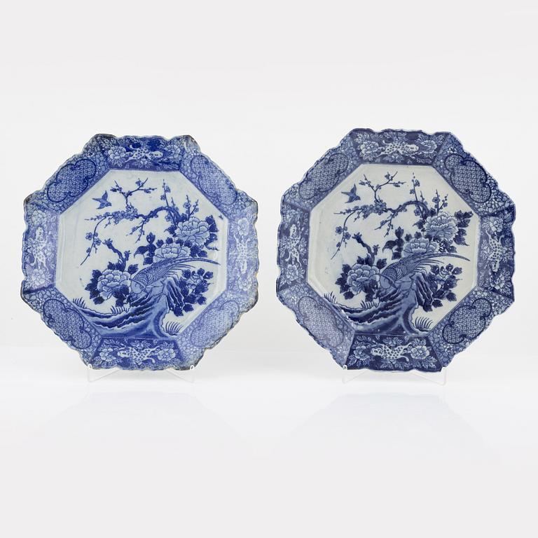 A pair of Japanese porcelain dishes, 20th Century.