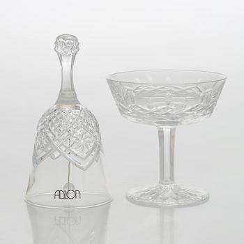 Jälkiruokamaljoja / samppanjalaseja, 12 kpl Waterford ja pöytäkello, 1960/70-luku.