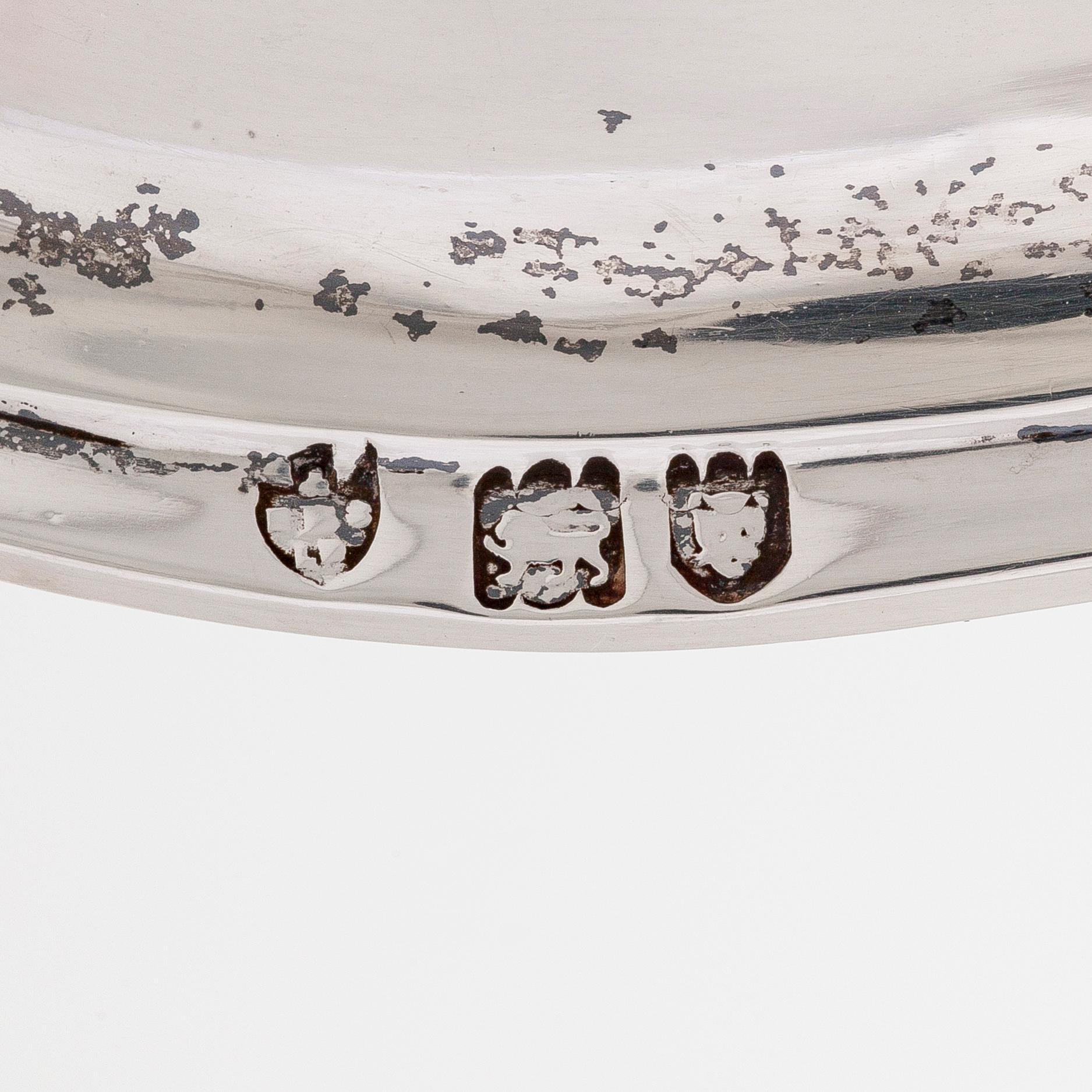 Teekannu lämmittimellä, sterlinghopeaa, Edward Barnard & Sons Ltd, Lontoo 1913.