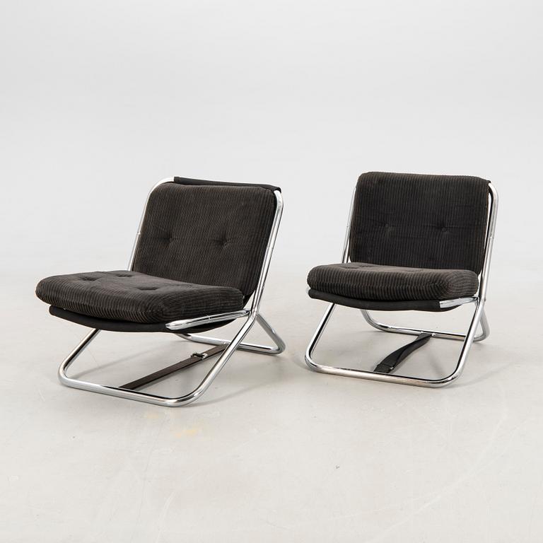 Armchairs, a pair, likely from Värnamo Sängkläder AB, latter part of the 20th century.