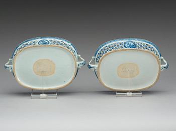 GALLERSKÅLAR, ett par, kompaniporslin. Qing dynastin, Qianlong (1736-95).